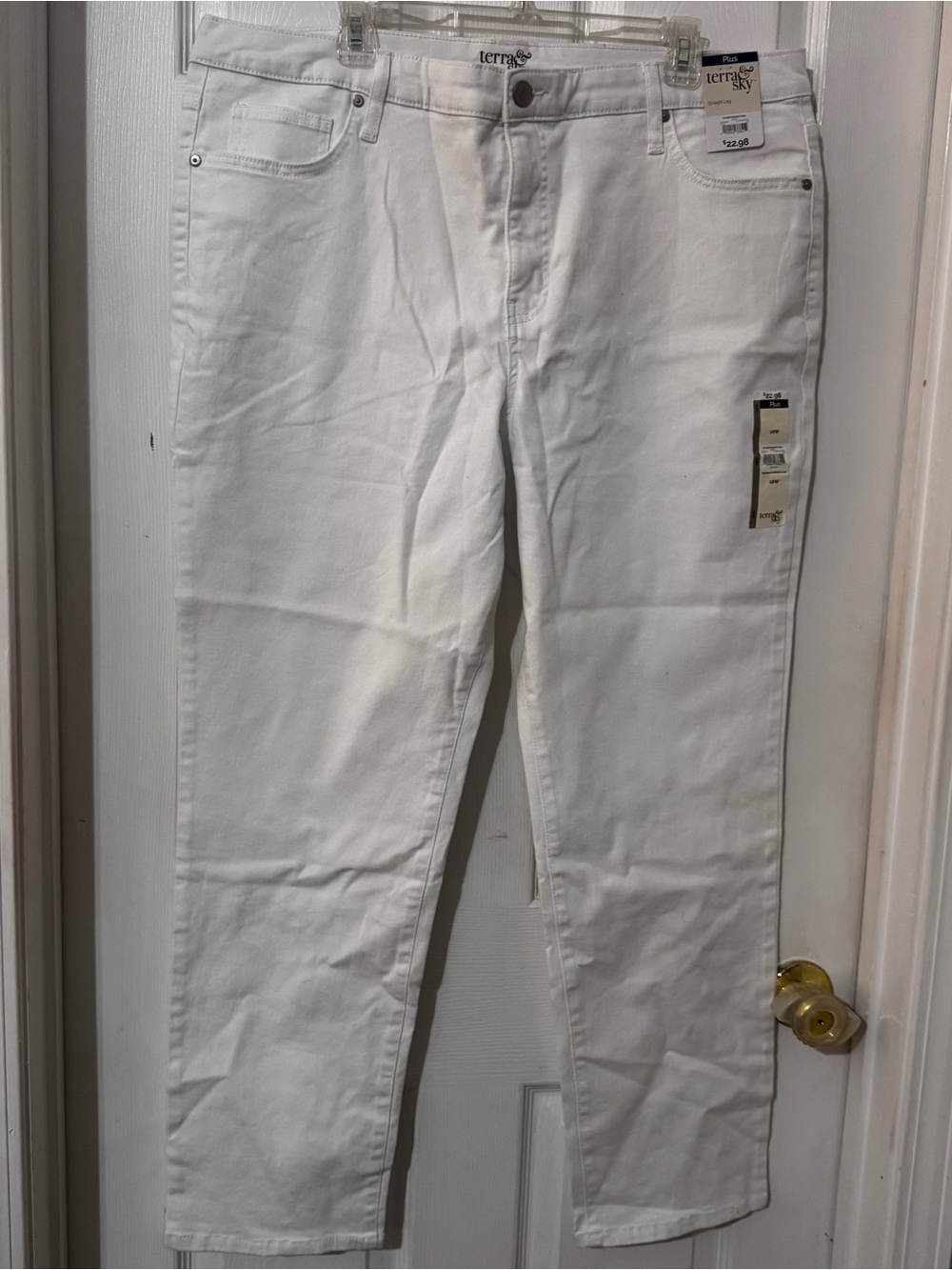 Terra & Sky Women's Straight Leg Jeans in White
